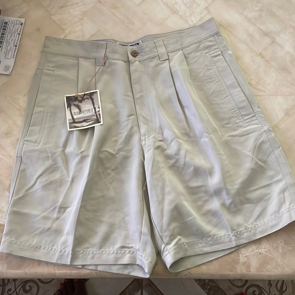 ISLAND REPUBLIC 32 W SHORT